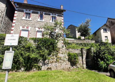 Arrière maison - entrée F2